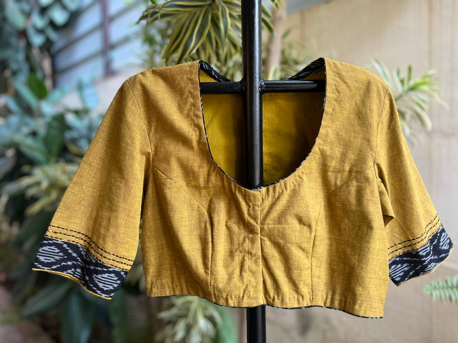 Mangalgiri cotton bloluse with hand painted kalamkari art - Image 2